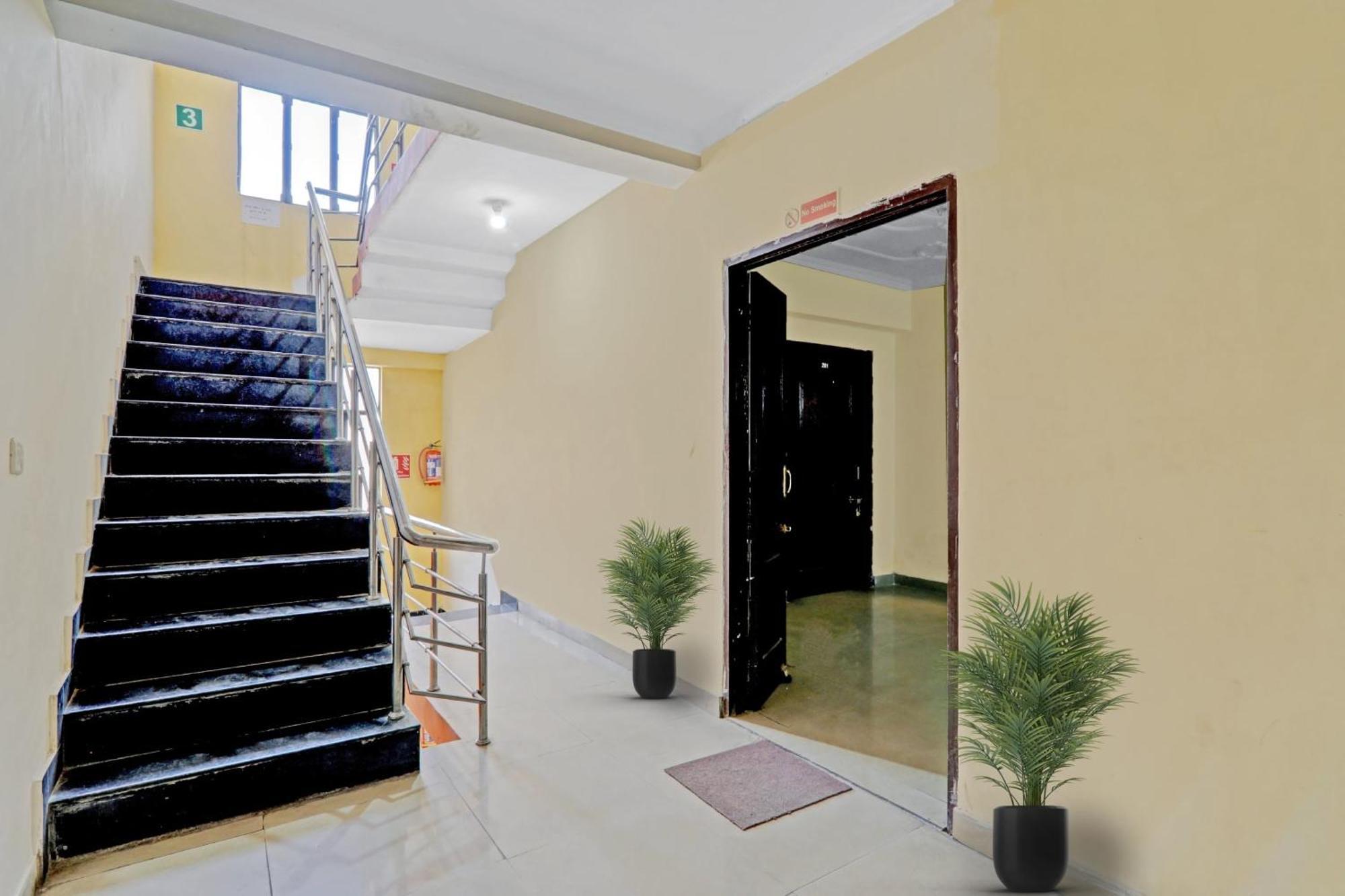 Hotel O J.D Palace Chinhat Extérieur photo